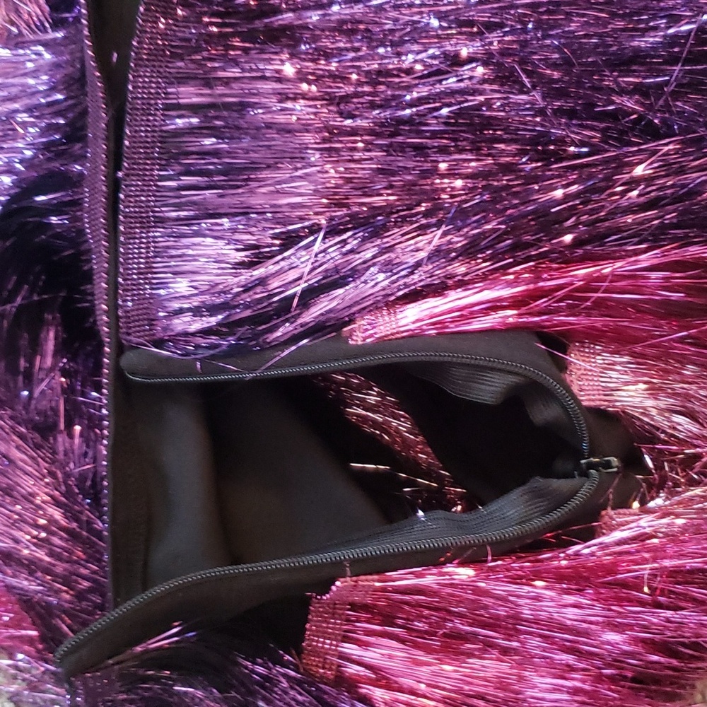 📌 NWOT Nasty Gal Metallic Tiered Fringe Shorts - Picture 8 of 9